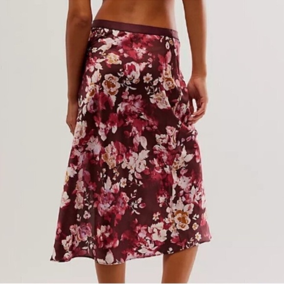 NWT Free People Sweet Talker Printed Slip skirt in Vintage Combo x Intimately S - Picture 4 of 12